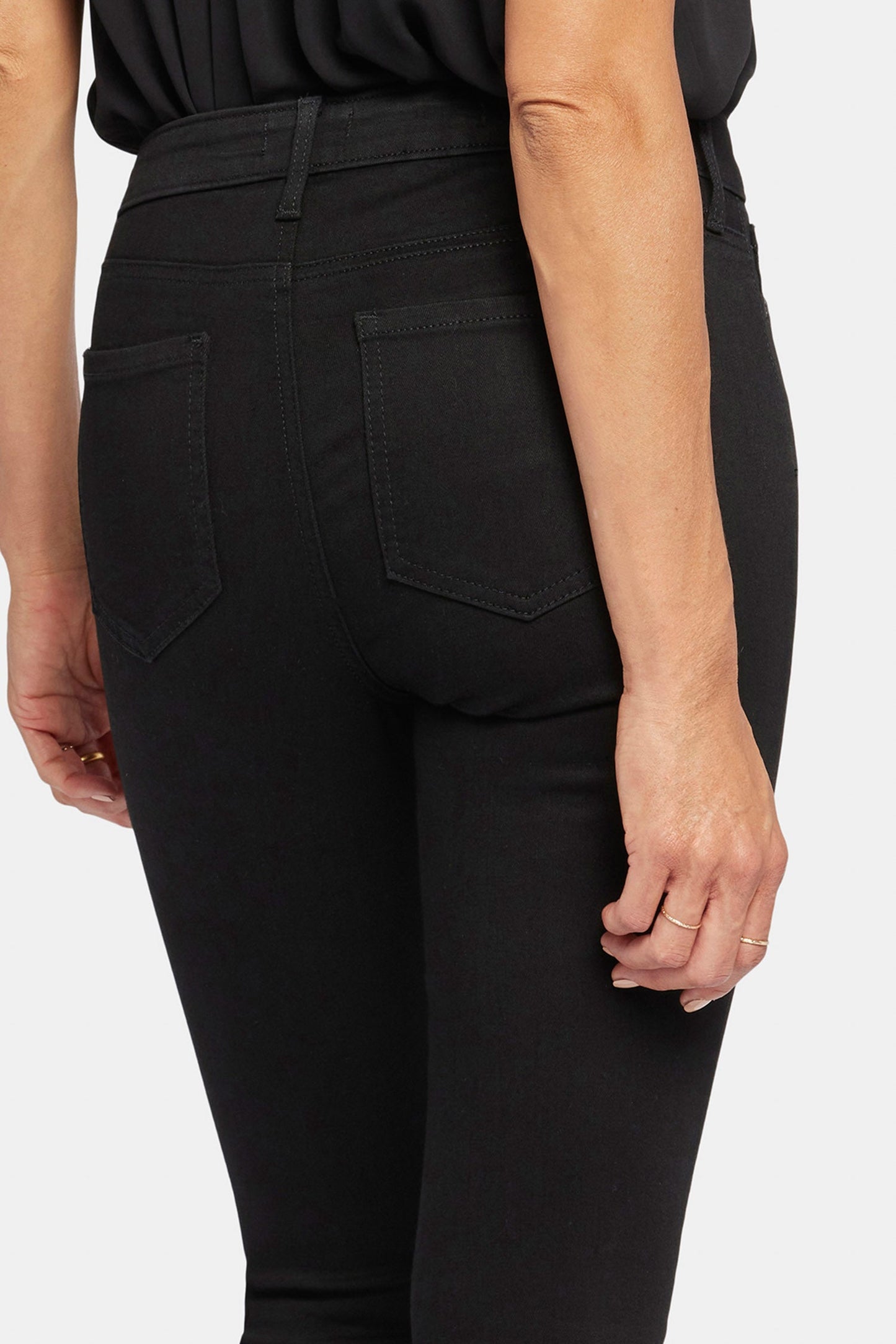 Ami Skinny Jeans In Petite - Black