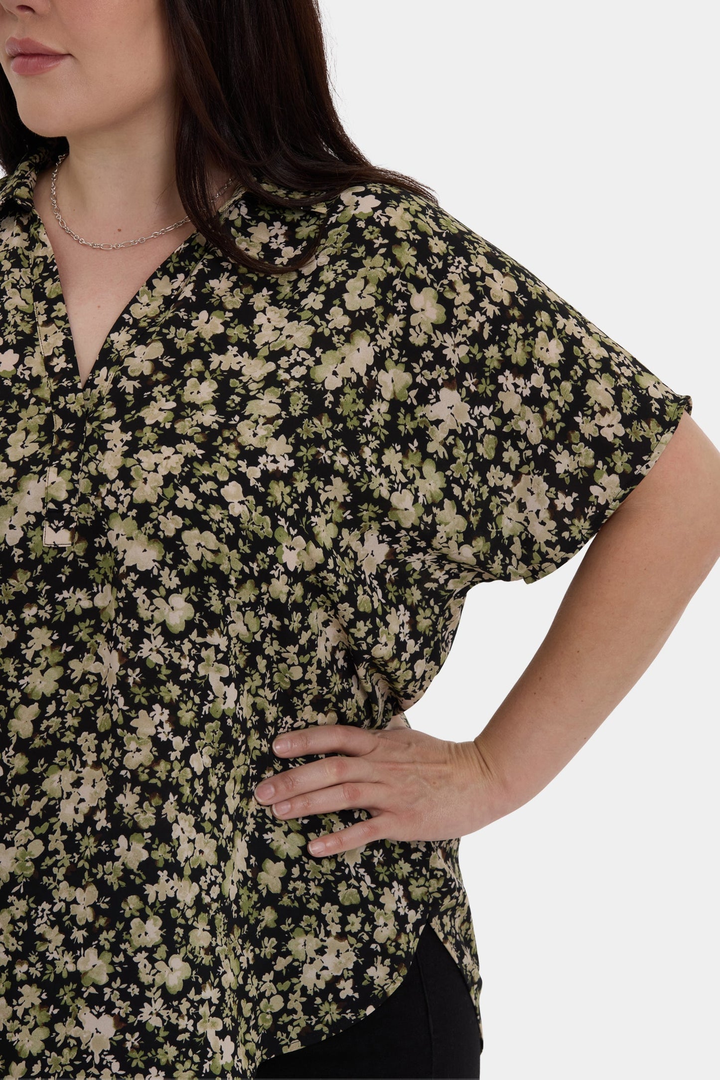 Becky Short Sleeved Blouse In Plus Size - Granada Garden
