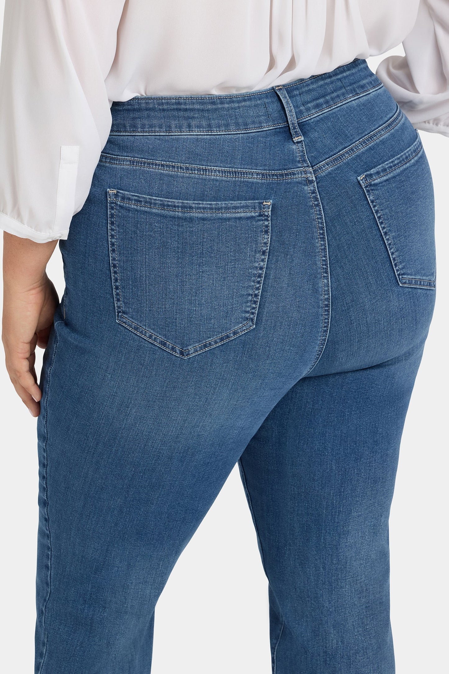 Marilyn Straight Jeans In Plus Size - Lake Notre-Dame