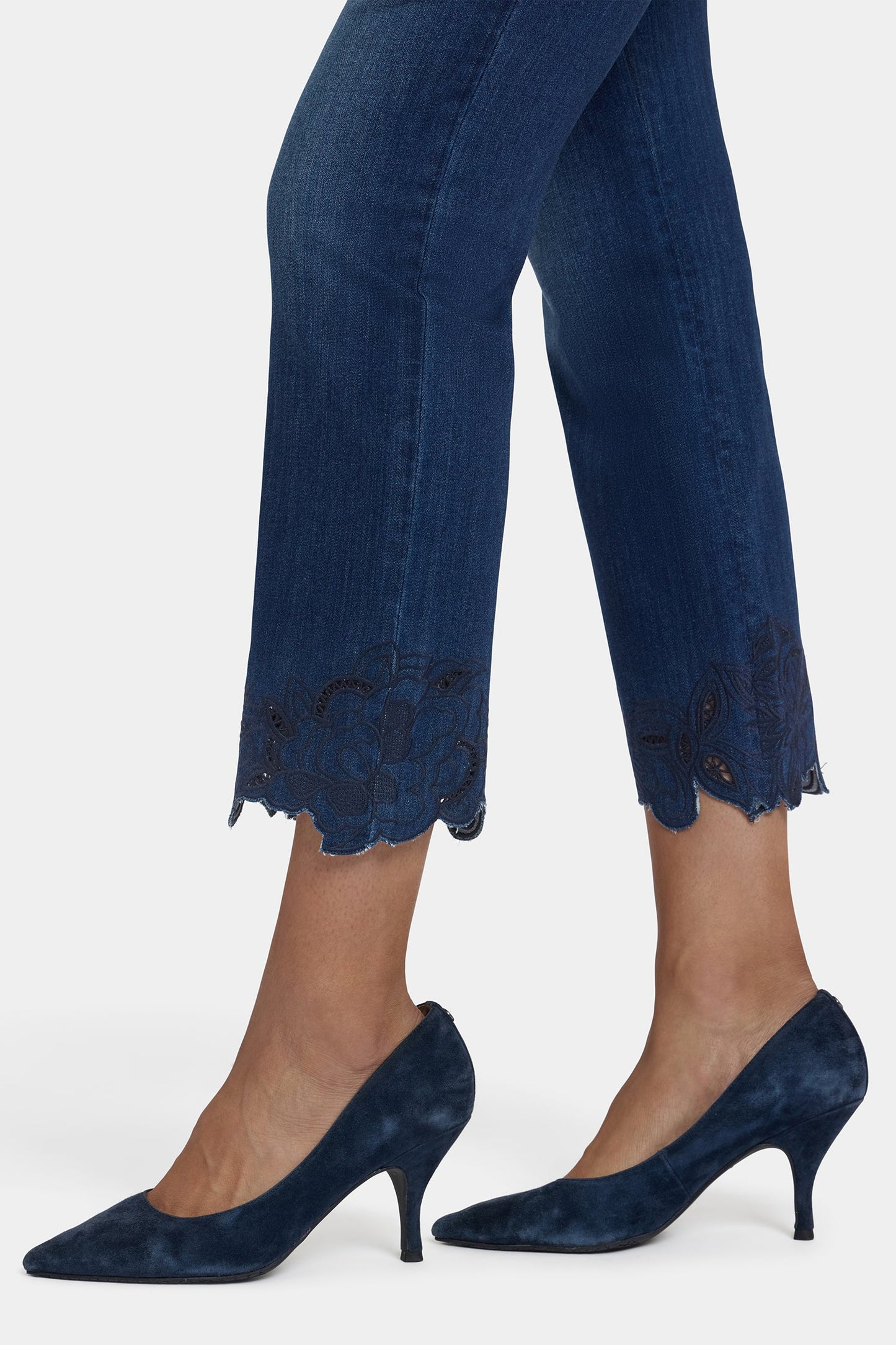 Marilyn Straight Ankle Jeans In Petite - Wonderland