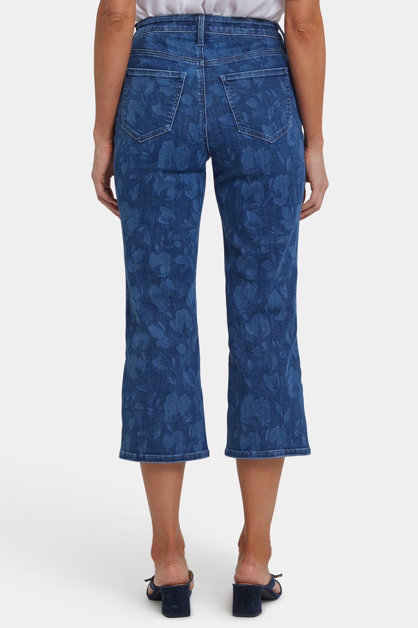 Joni Relaxed Capri Jeans In Petite - Indigo Bella