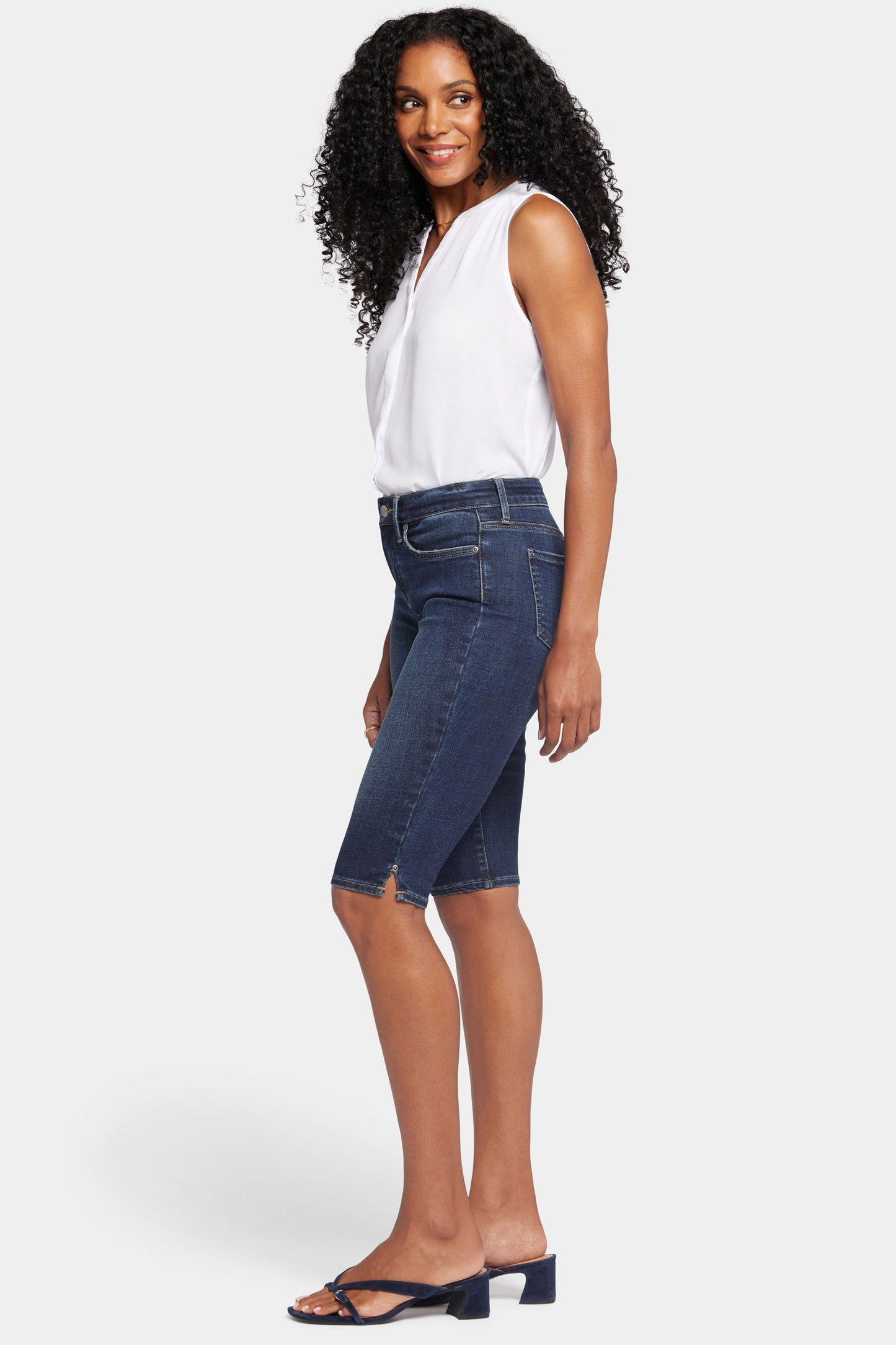 Sophie Bike Capri Jeans In Petite - Lotus Gardens