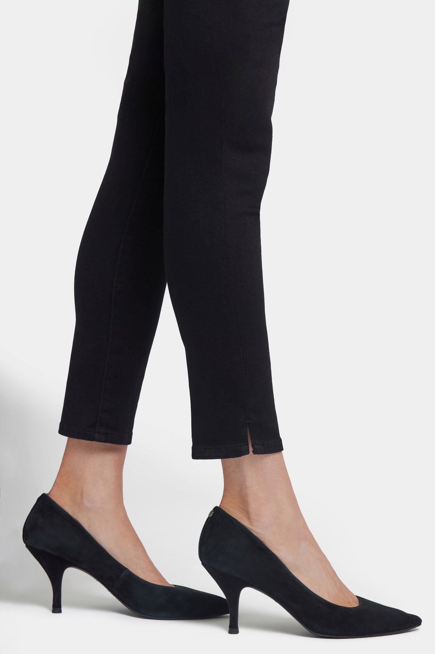Skinny Ankle Pull-On Jeans In Petite - Black
