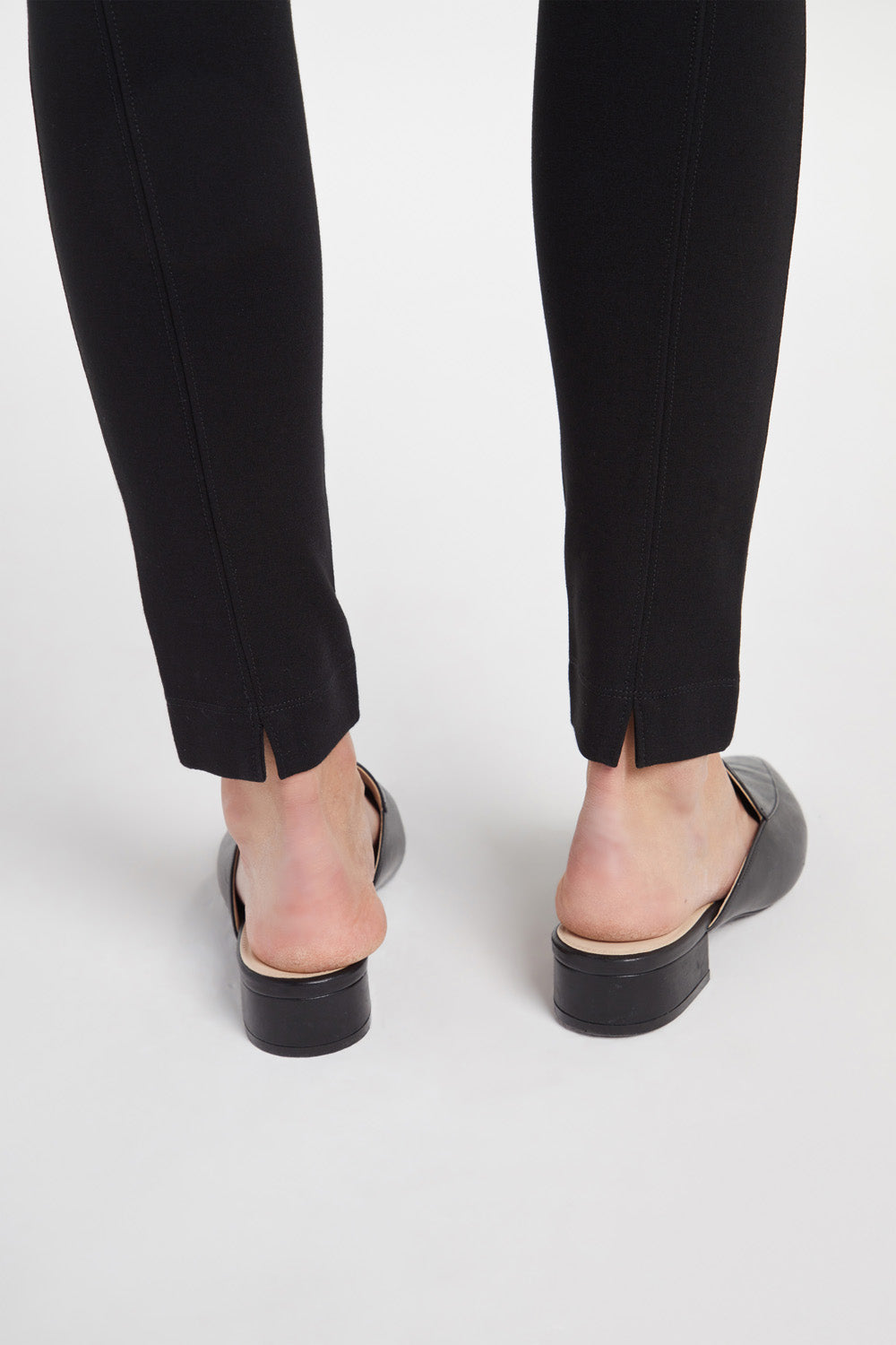 Pull-On Legging Pants In Petite - Black