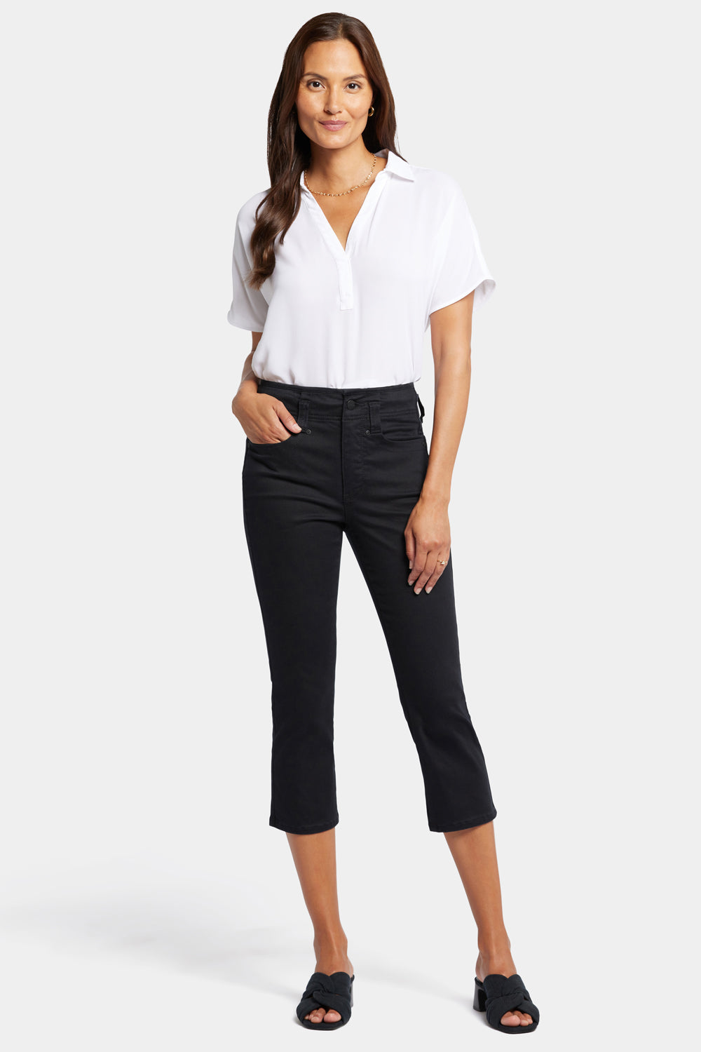 Ami Skinny Capri Jeans In Petite - Black
