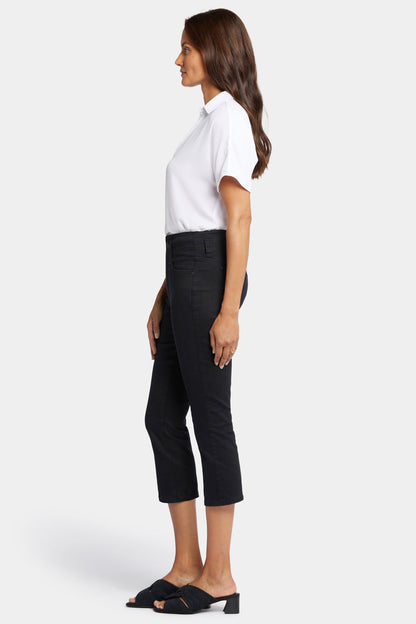 Ami Skinny Capri Jeans In Petite - Black