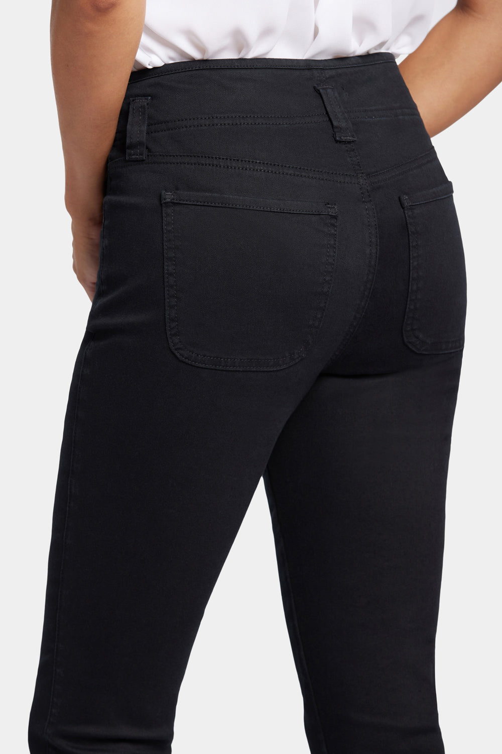 Ami Skinny Capri Jeans In Petite - Black