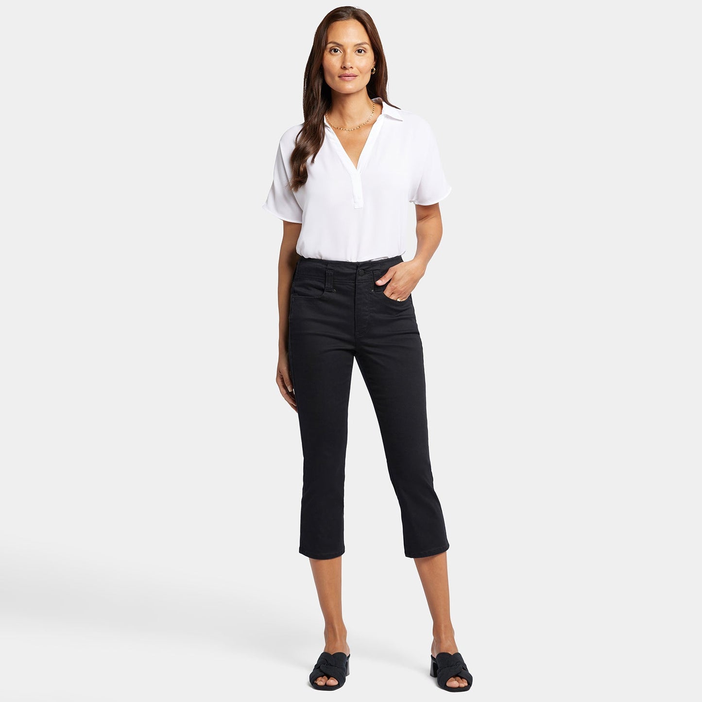 Ami Skinny Capri Jeans In Petite - Black