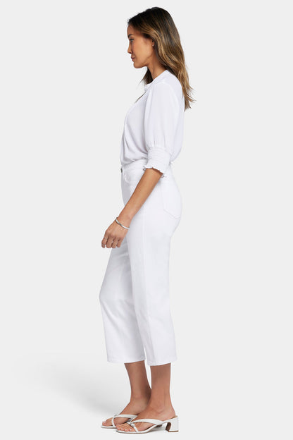 Joni Relaxed Capri Jeans In Petite - Optic White