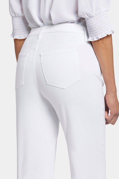 Joni Relaxed Capri Jeans In Petite - Optic White