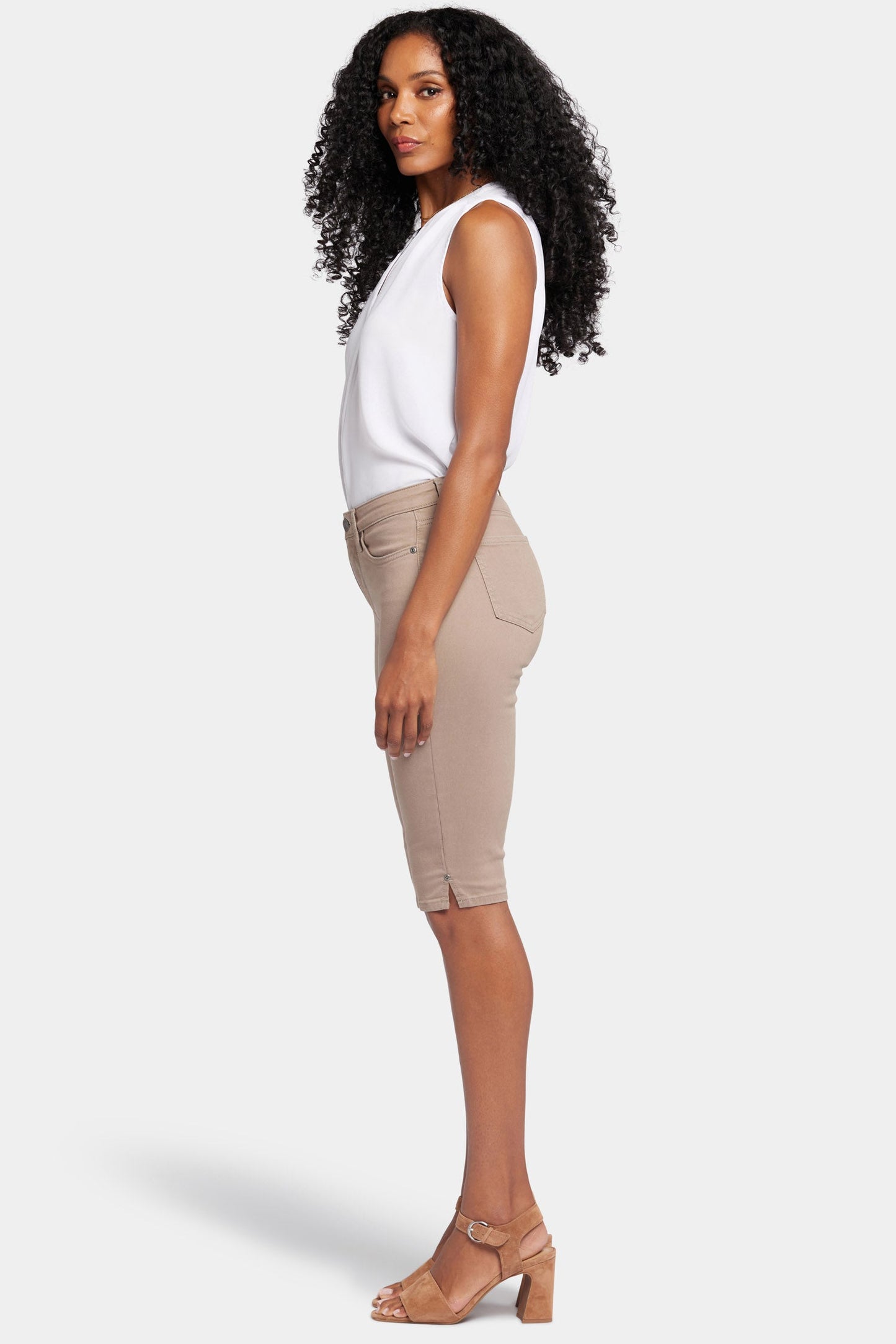 Sophie Bike Capri Jeans In Petite - Saddlewood