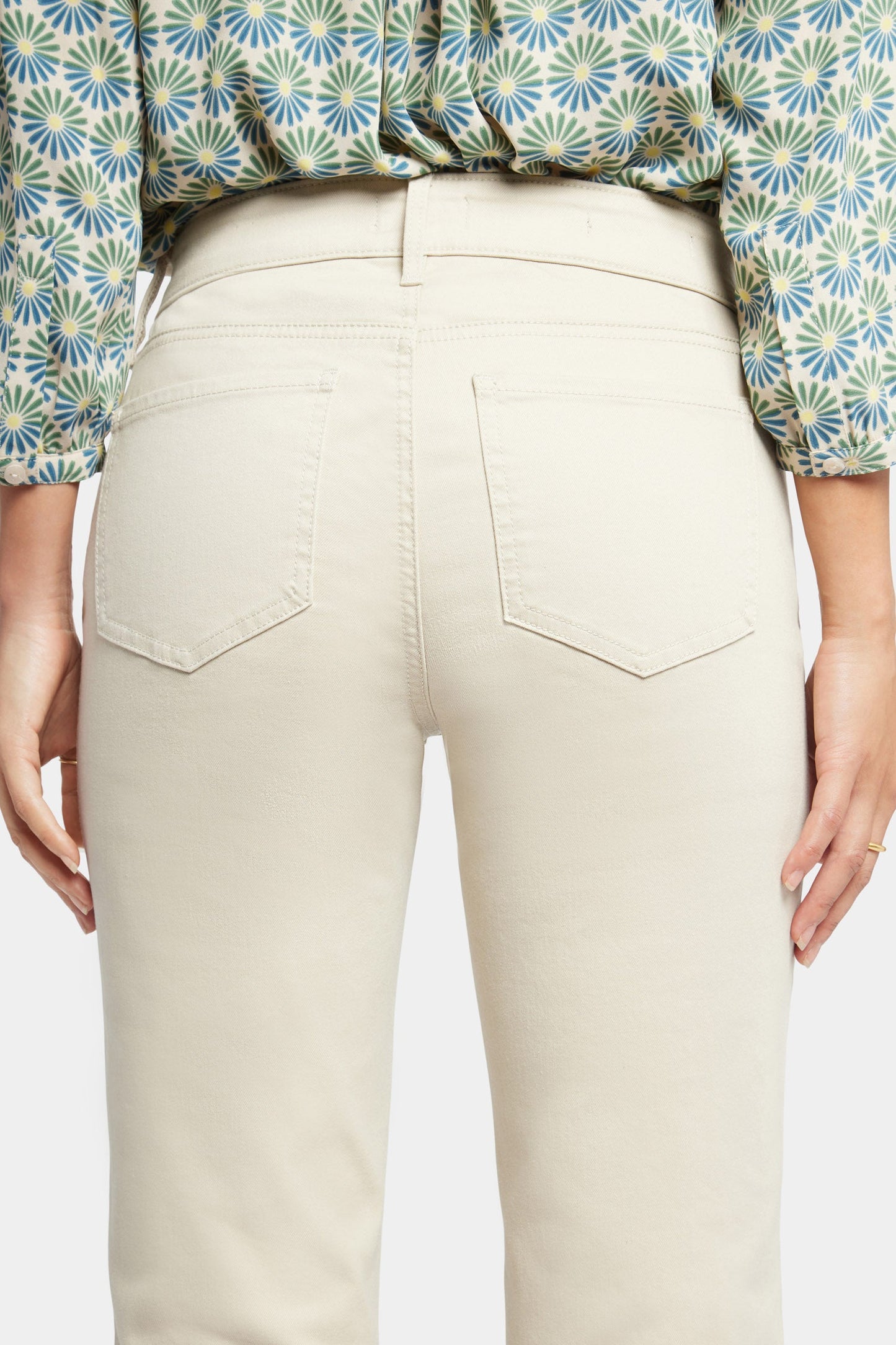 Marilyn Straight Ankle Jeans In Petite - Feather