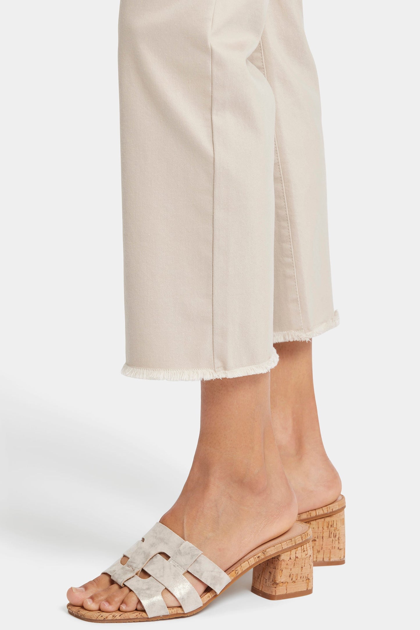 Marilyn Straight Ankle Jeans In Petite - Feather