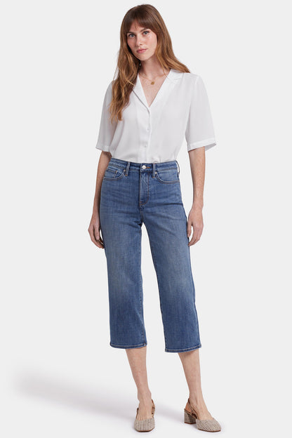 Joni Relaxed Capri Jeans In Petite - Majorca Bay