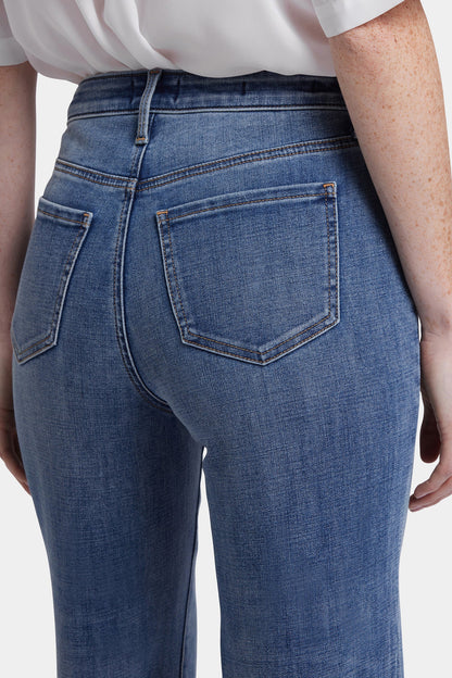 Joni Relaxed Capri Jeans In Petite - Majorca Bay