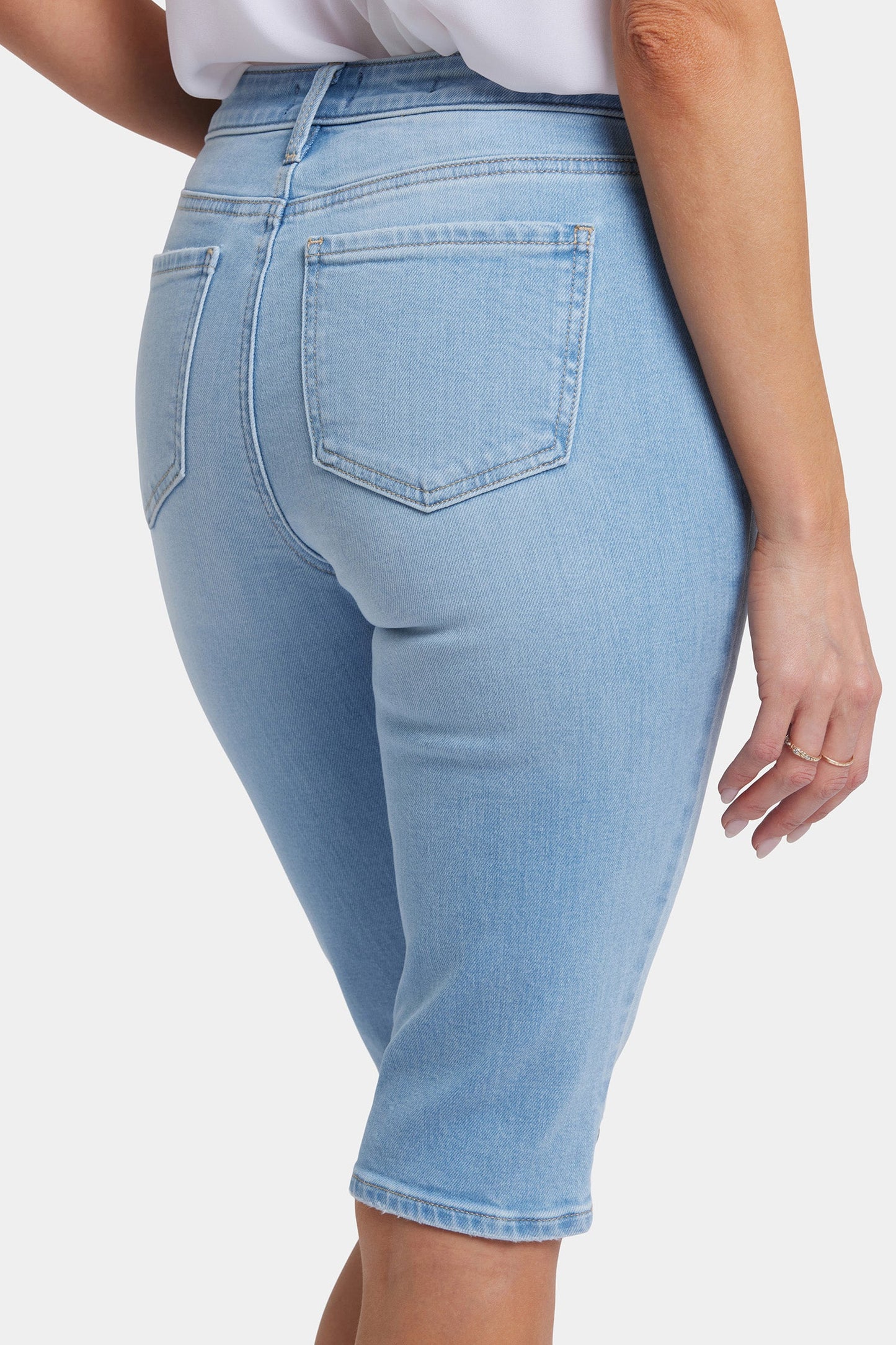 Sophie Bike Capri Jeans In Petite - Canary Beach