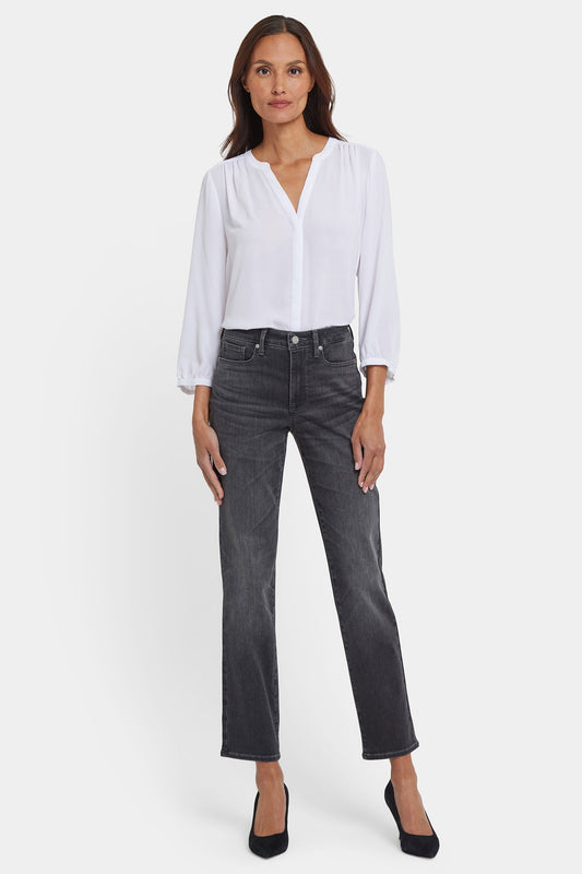Sheri Slim Jeans In Petite - Gloomy Marais