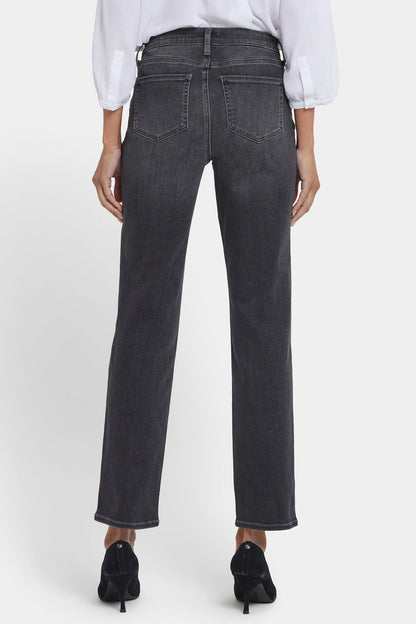 Sheri Slim Jeans In Petite - Gloomy Marais