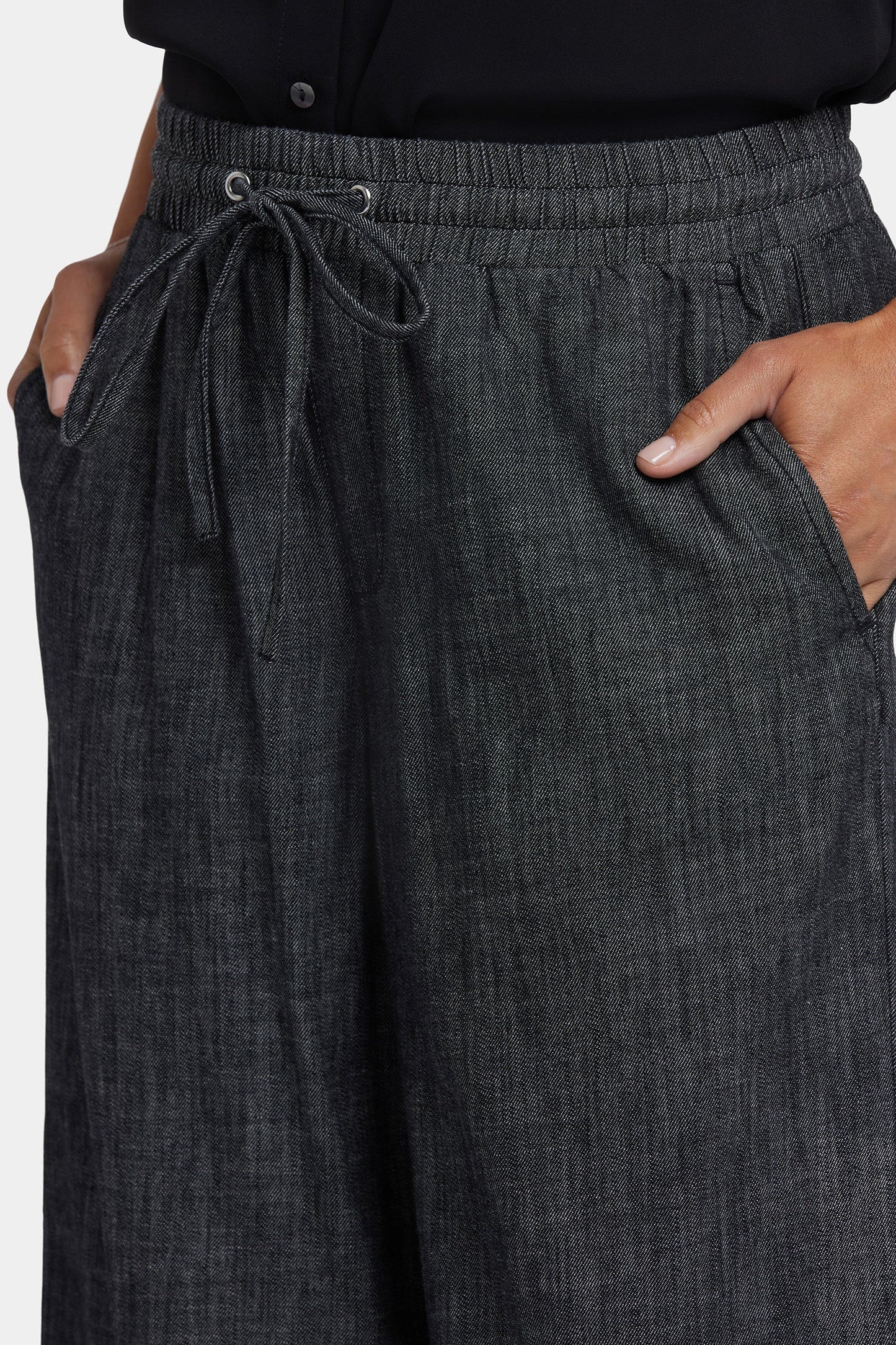 Jayne Pull-On Wide Leg Ankle Pants In Petite - Black Rinse