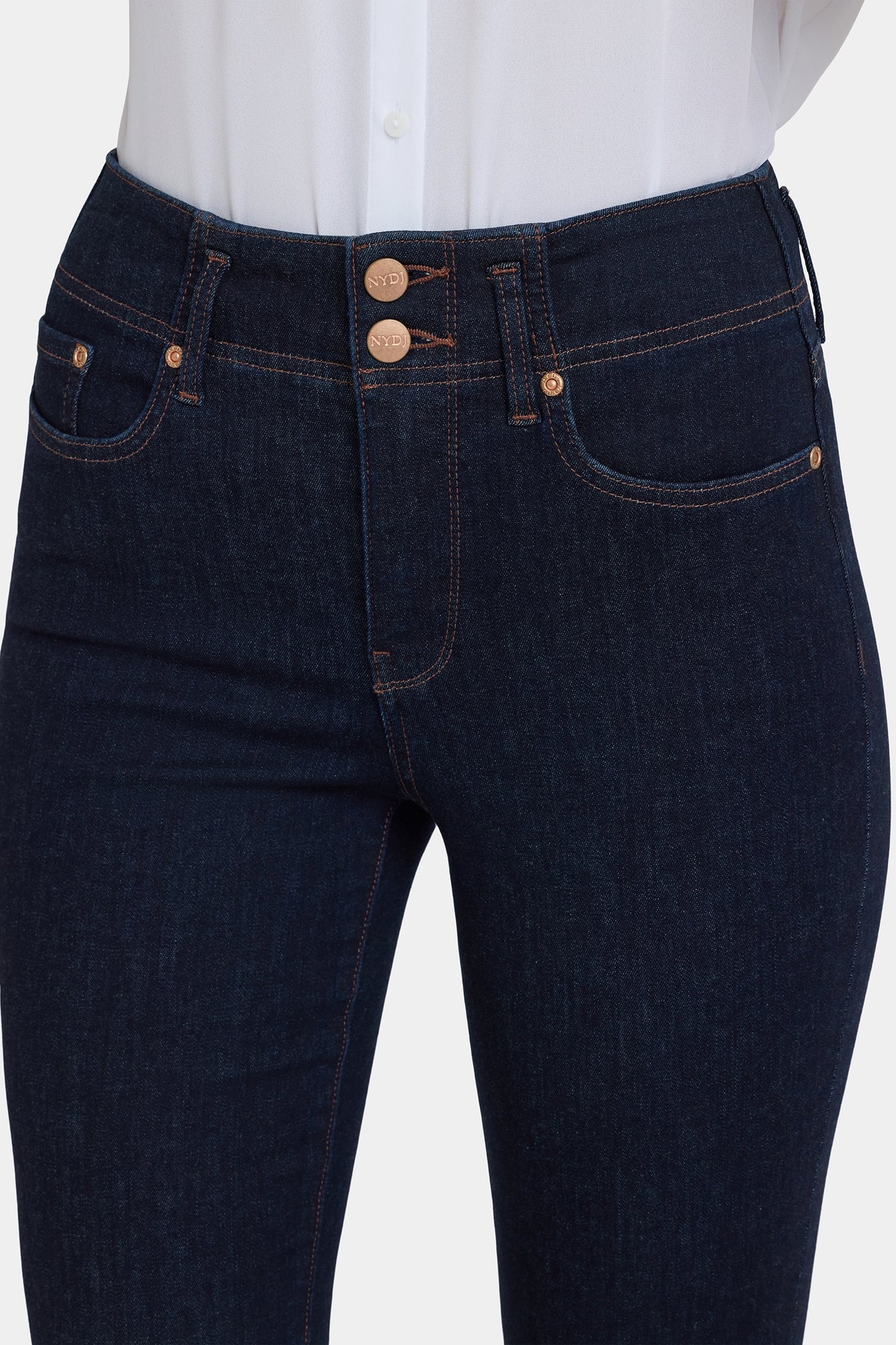 Barbara Bootcut Jeans In Petite - Magical