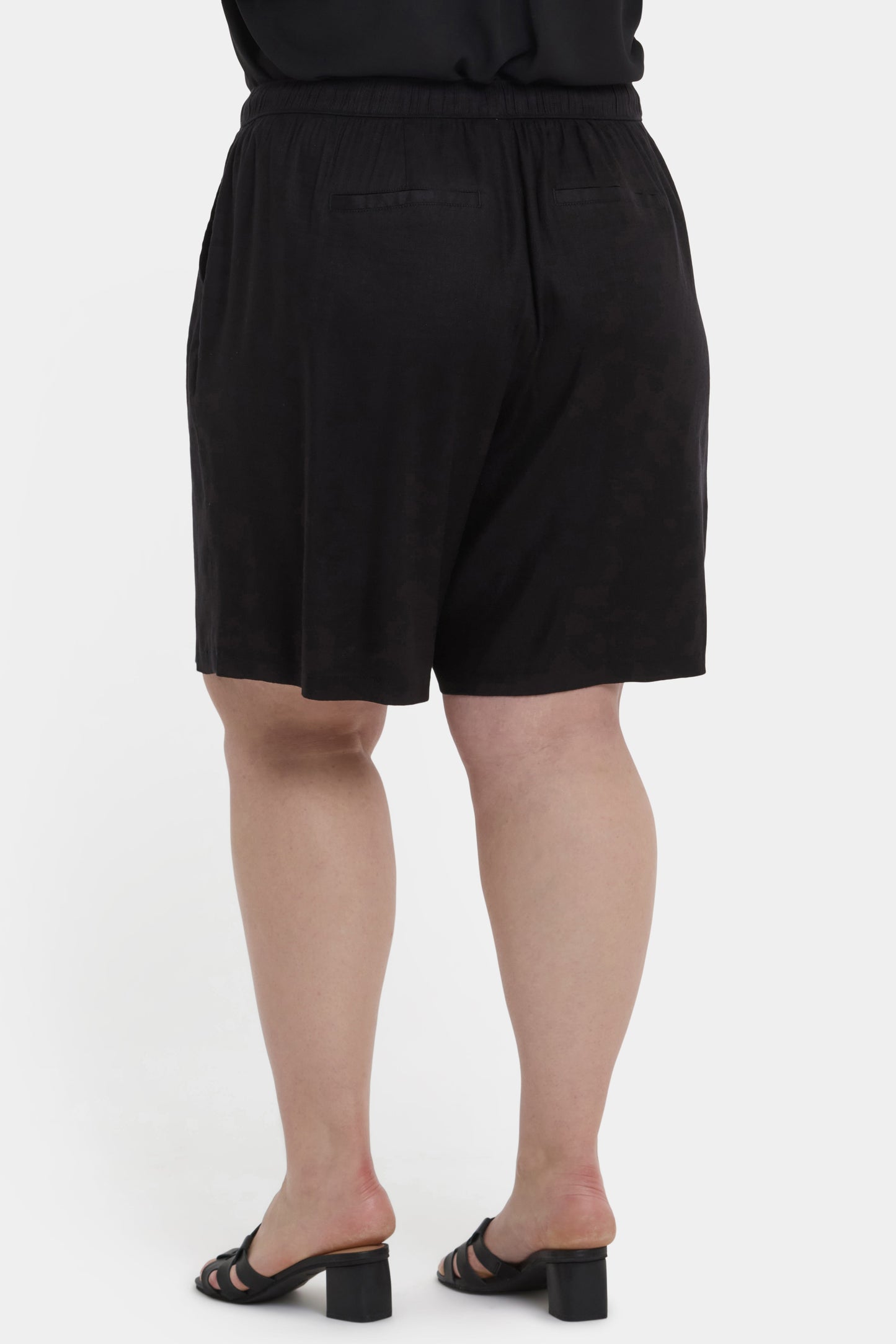 Breezy Bermuda Shorts In Plus Size - Black