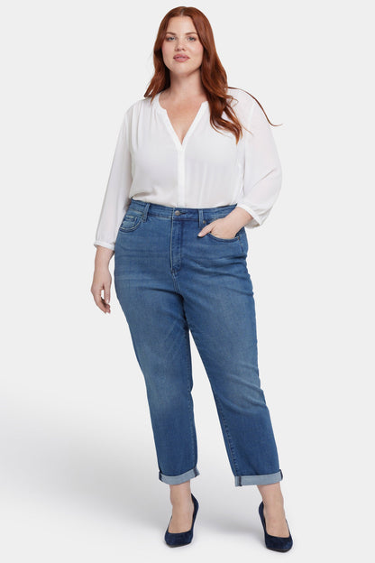 Margot Girlfriend Jeans In Plus Size - Cascade Wave
