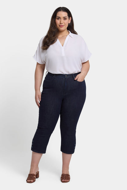 Joni Relaxed Capri Jeans In Plus Size - Rinse