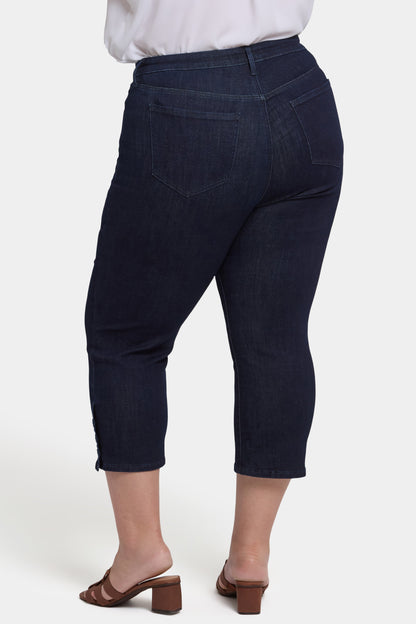 Joni Relaxed Capri Jeans In Plus Size - Rinse