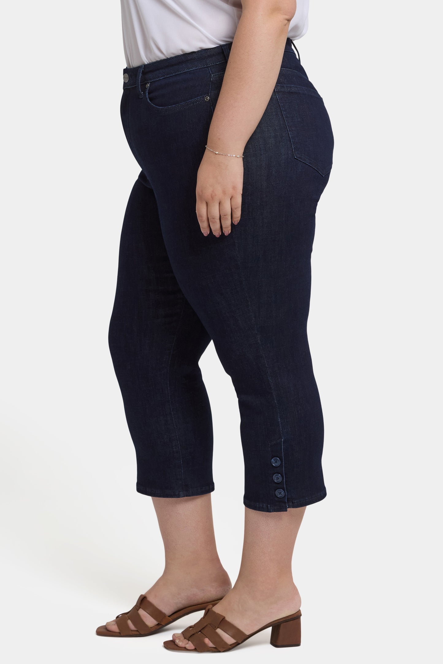 Joni Relaxed Capri Jeans In Plus Size - Rinse