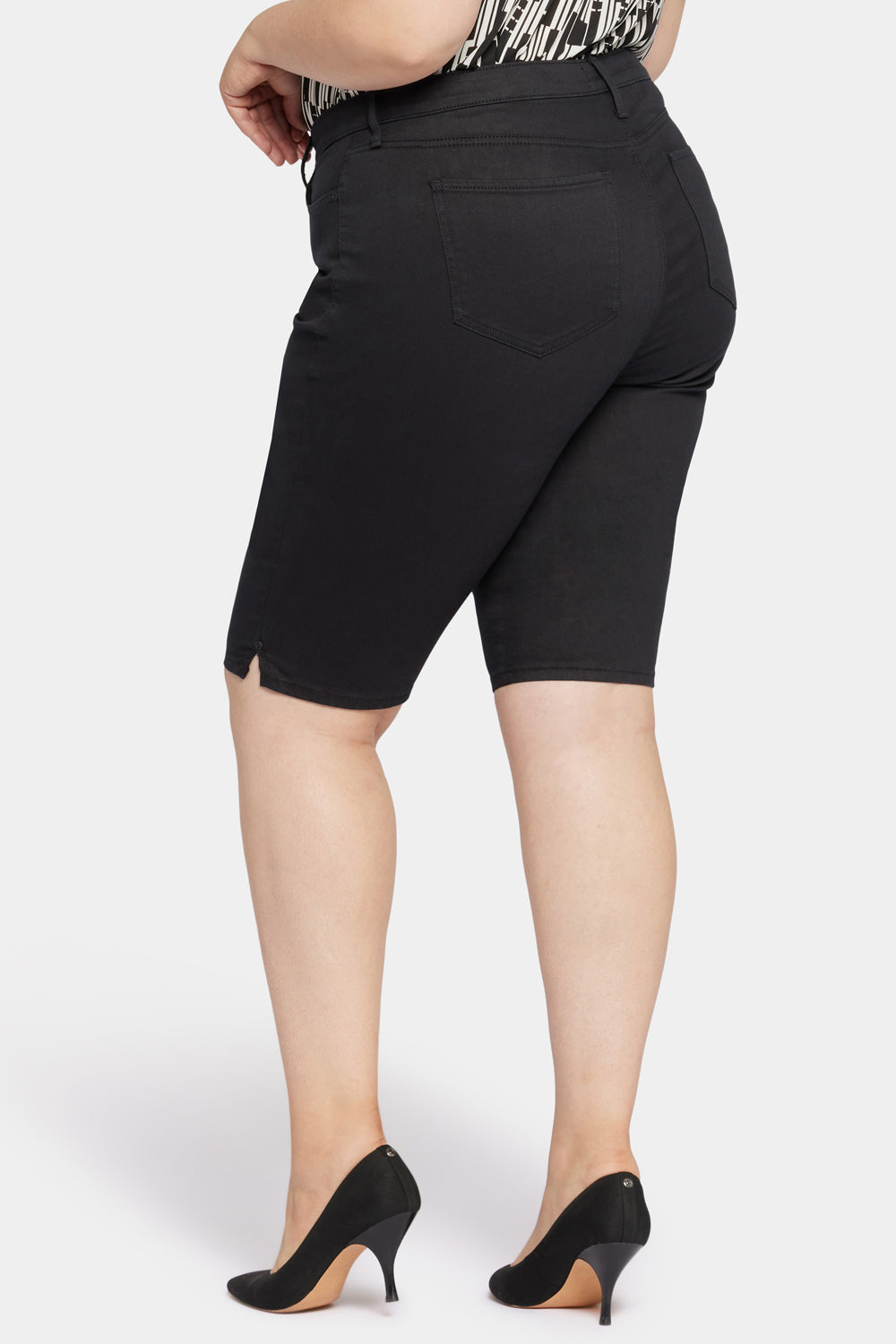 Sophie Bike Capri Jeans In Plus Size - Black