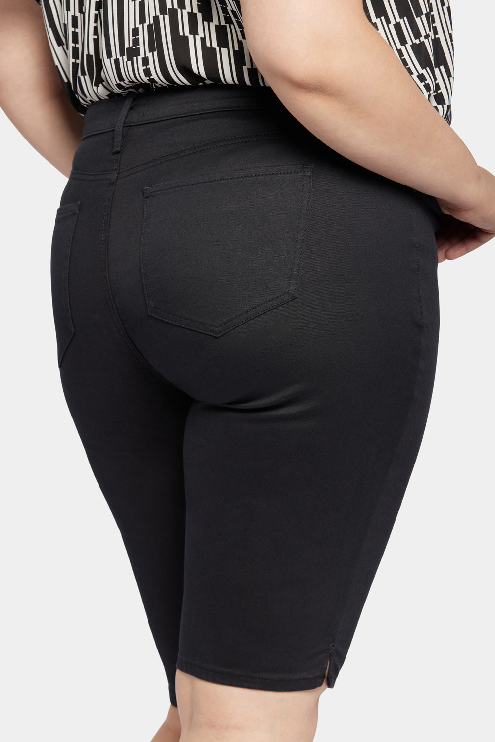 Sophie Bike Capri Jeans In Plus Size - Black