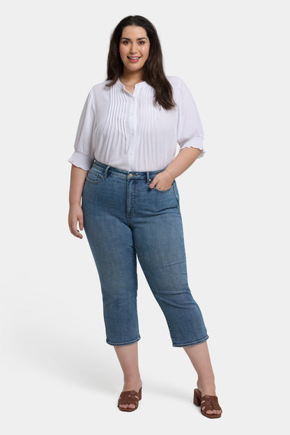 Joni Relaxed Capri Jeans In Plus Size - Majorca Bay
