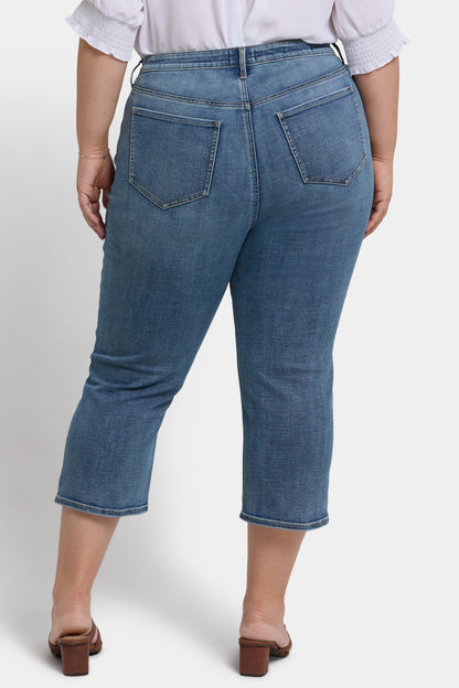 Joni Relaxed Capri Jeans In Plus Size - Majorca Bay