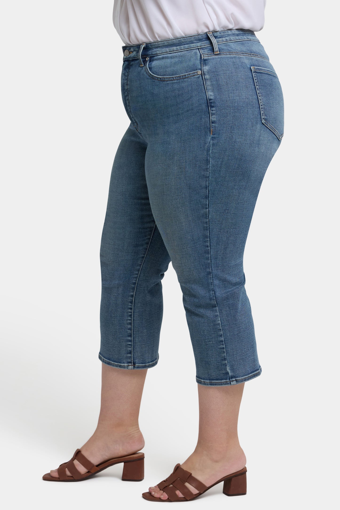 Joni Relaxed Capri Jeans In Plus Size - Majorca Bay