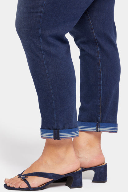 Margot Girlfriend Jeans In Plus Size - Blue Moon