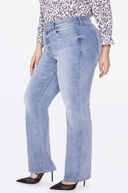 Marilyn Straight Jeans In Plus Size - Biscayne