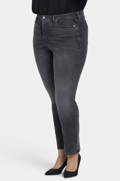 Sheri Slim Jeans In Plus Size - Gloomy Marais