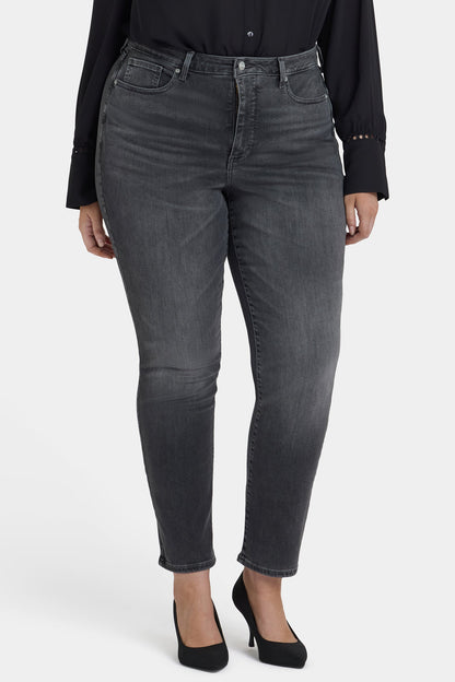 Sheri Slim Jeans In Plus Size - Gloomy Marais