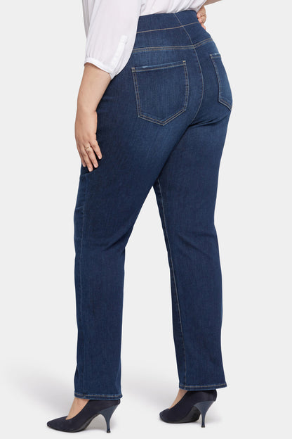 Pull-On Straight Jeans In Plus Size - Wonderland