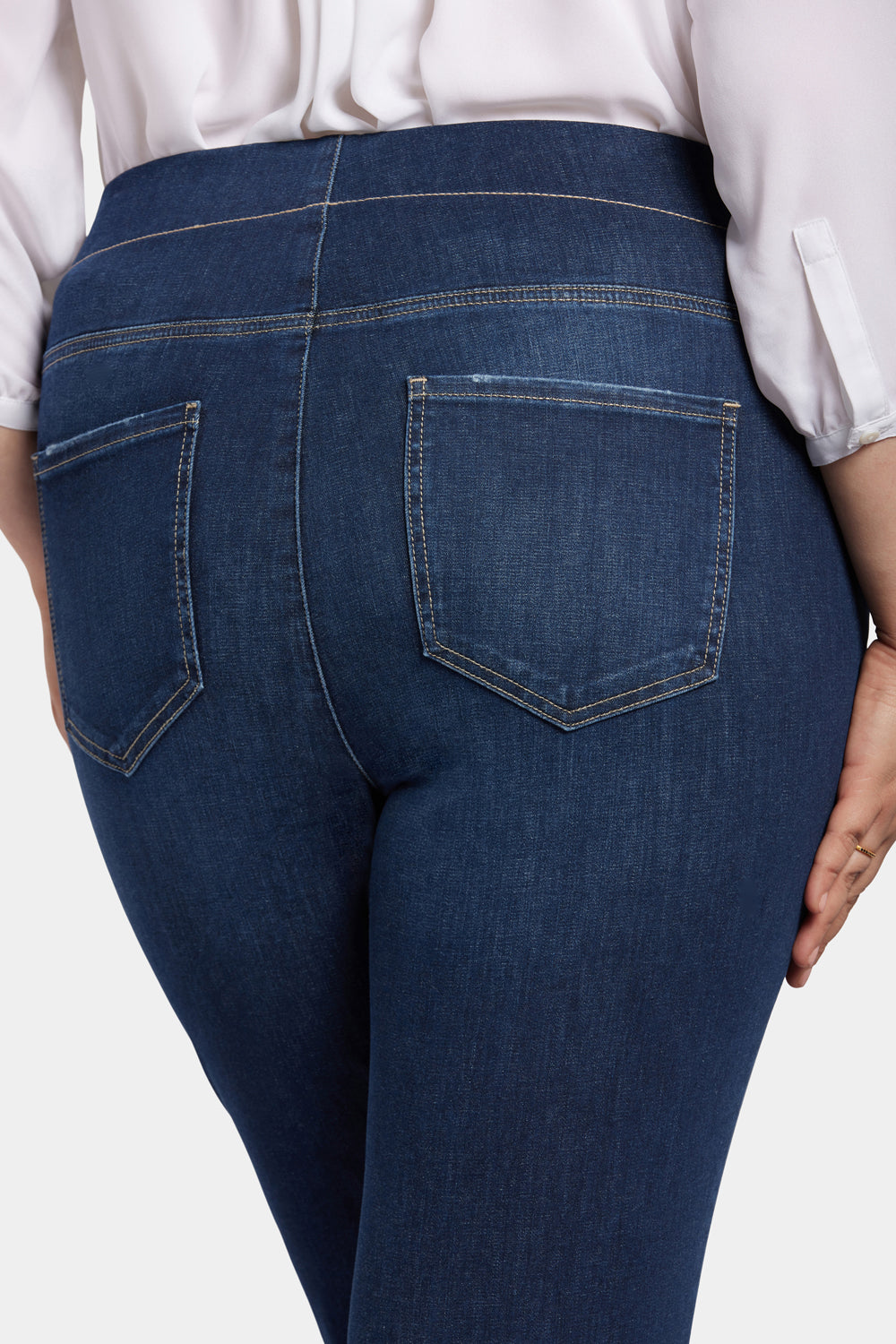 Pull-On Straight Jeans In Plus Size - Wonderland