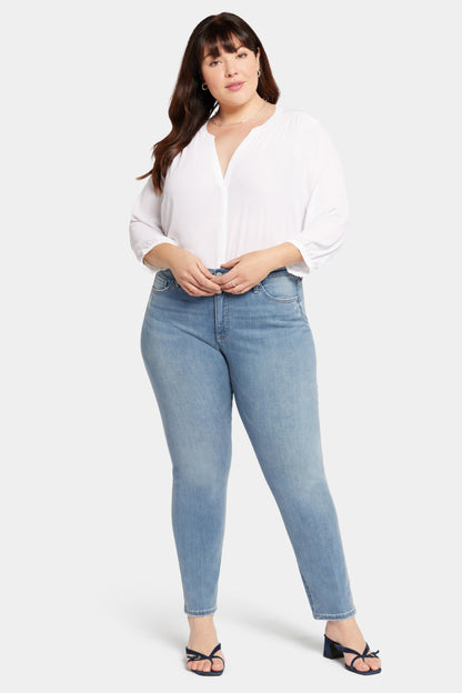 Le Silhouette Sheri Slim Jeans In Plus Size - Angel