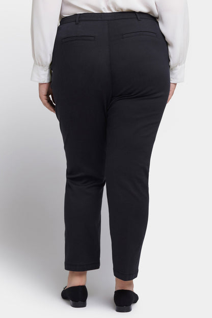 Sadie Slim Pants In Plus Size - Black